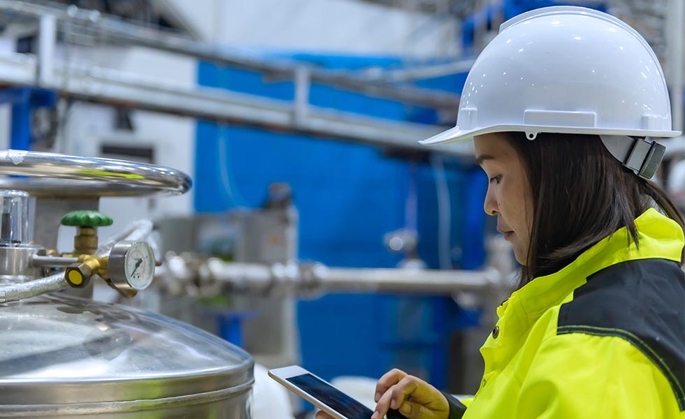 Photo of a hydrogen tank inspection